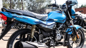 Hero Splendor की मालकियत खत्म करने आई Bajaj Platina 110 बाइक, दमदार लुक और स्टेंडर्ड फीचर्स के साथ जानें कीमत